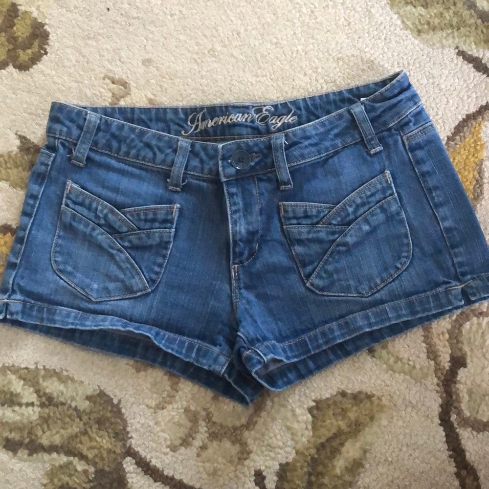Gently loved American Eagle jean shorts 💕